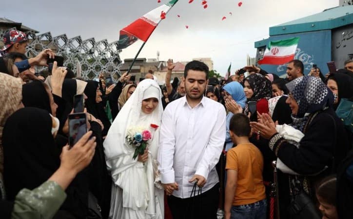 Iran menggelar pernikahan massal untuk pasangan yang siap berperang ‘pengorbanan’