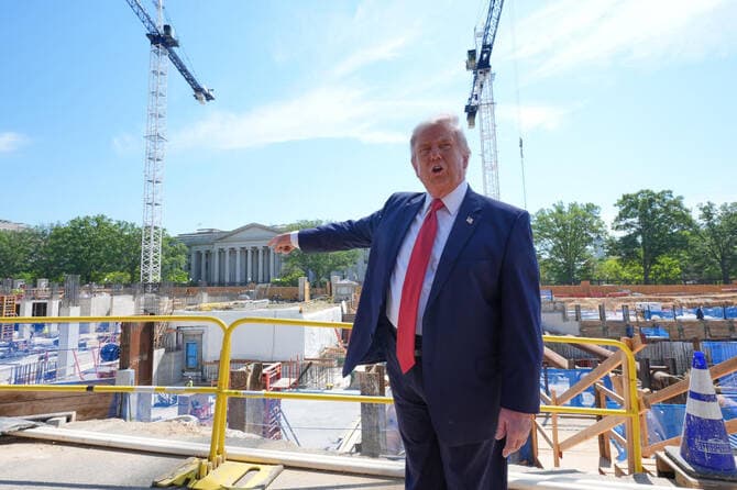 Trump mengatakan AS mungkin perlu memukul Iran lagi dalam beberapa hari mendatang